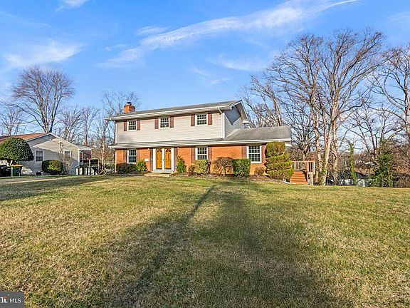 3rd image of 6219 Thornwood Dr