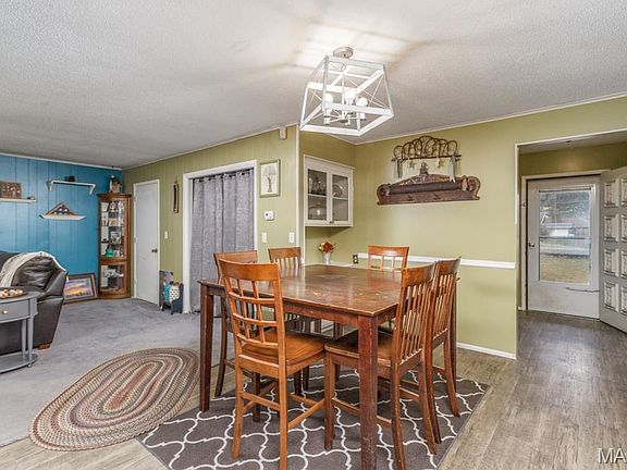 4th image of 22807 Pioneer Dr