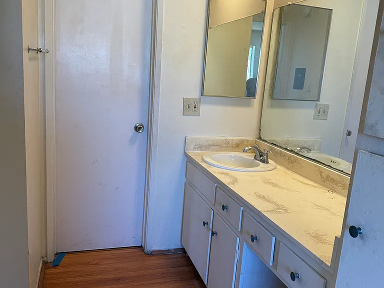 1025 N Mariposa Ave #2 — Photo 6