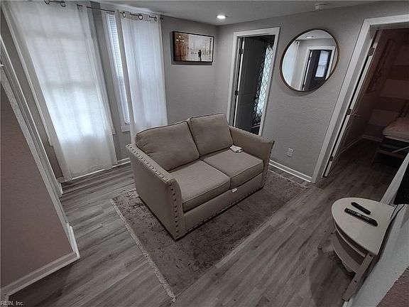 5th image of 1517 Summit Ave