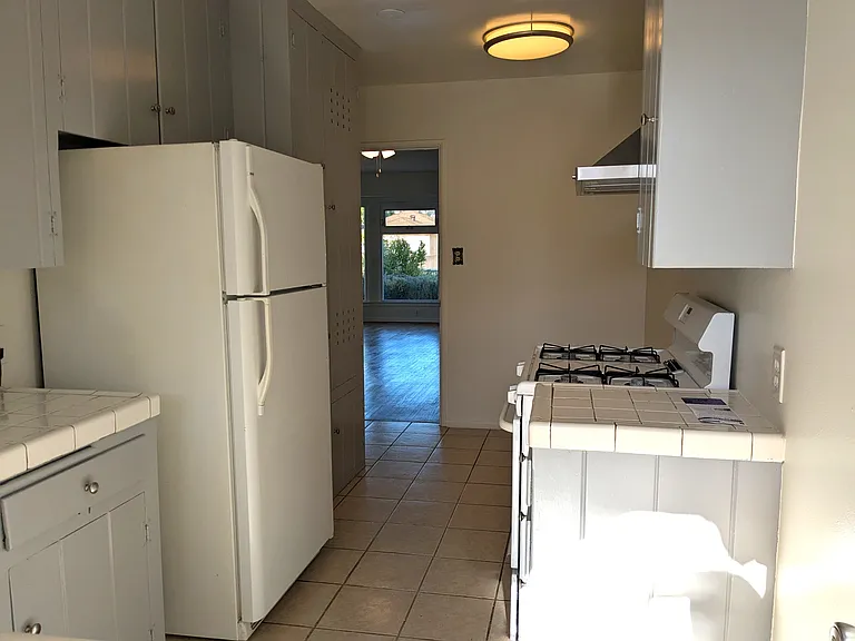 2409 N Lincoln St #D — Photo 10