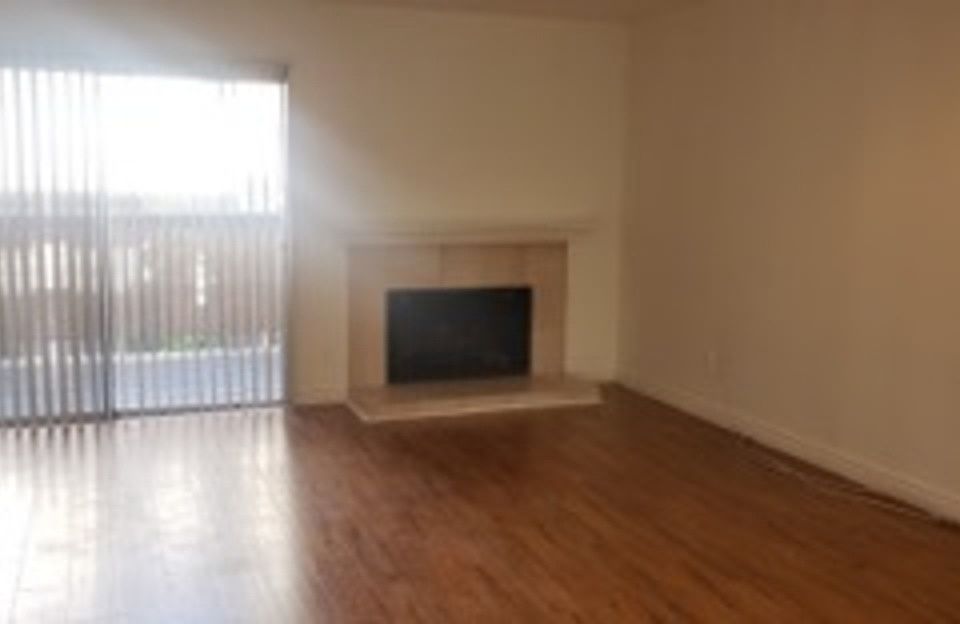 1st image of 18316 Hatteras St APT 14
