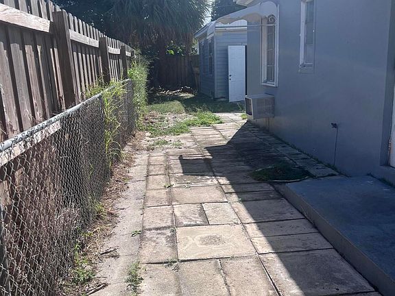 3rd image of 5200 Lake Ave