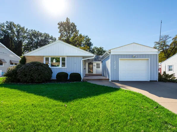 2520 30th Avenue Ct, Moline, IL 61265