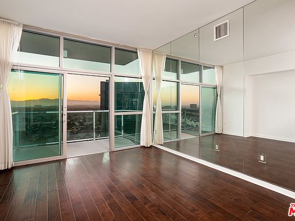 4th image of 13700 Marina Pointe Dr Unit 1907