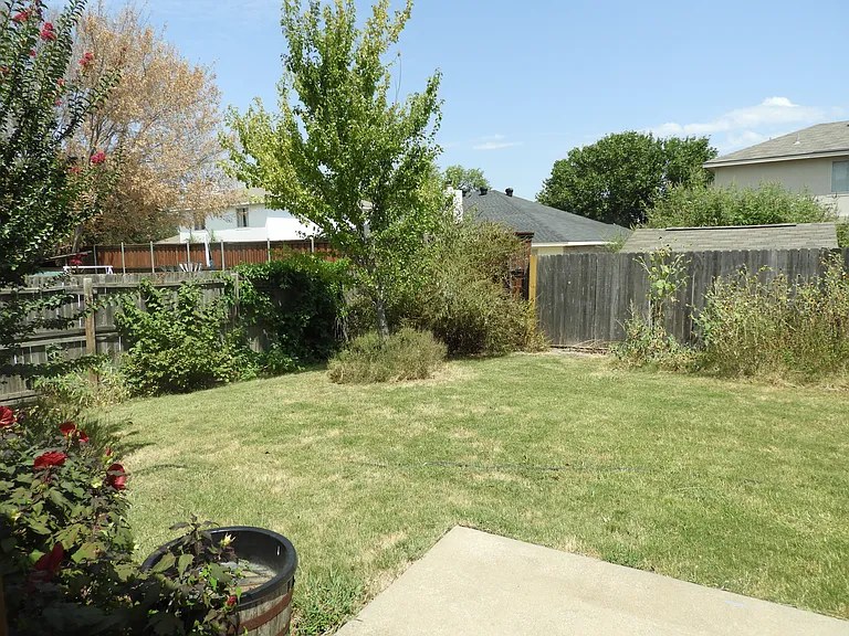 2604 Lookout Dr — Photo 3