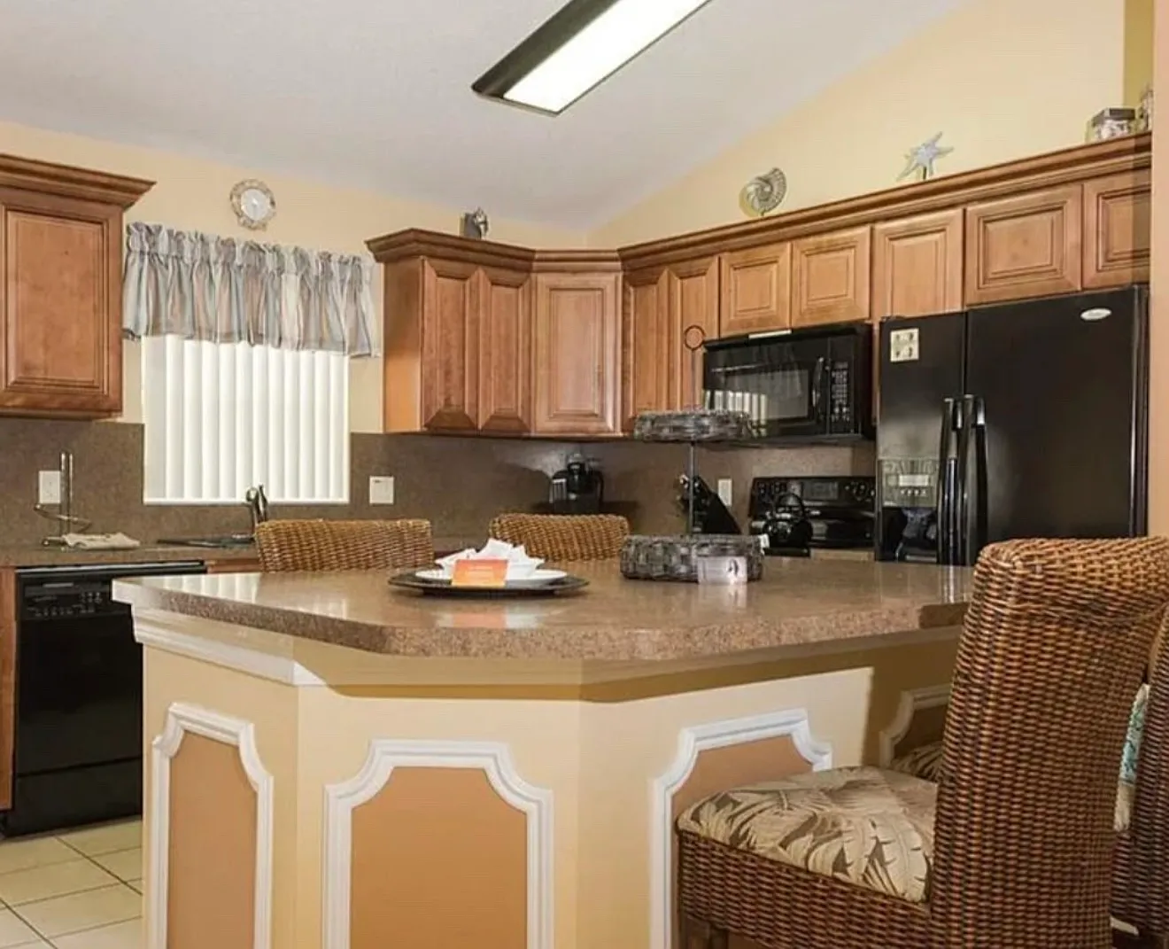 5 bed, 2136 sqft, $2,700 — Photo 3