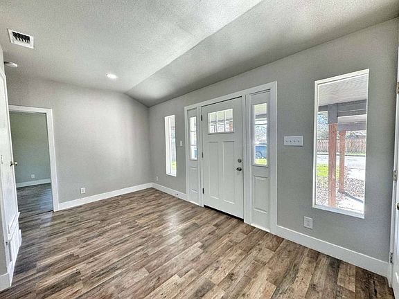 3rd image of 159 S Hackberry Ave