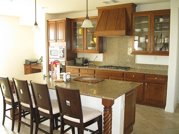 Kitchen w/Island