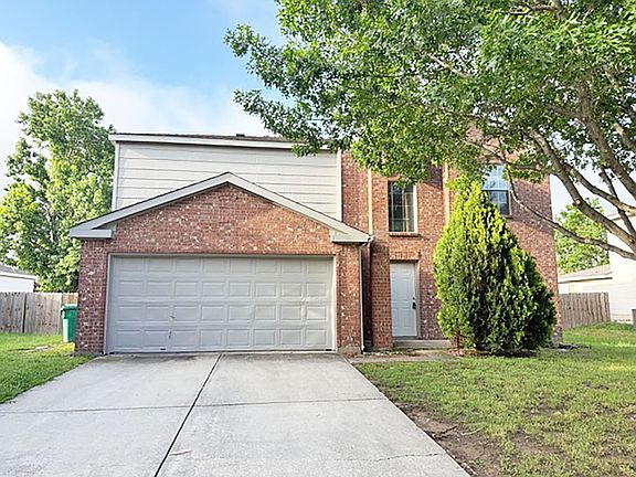 3rd image of 921 Greenbend Dr