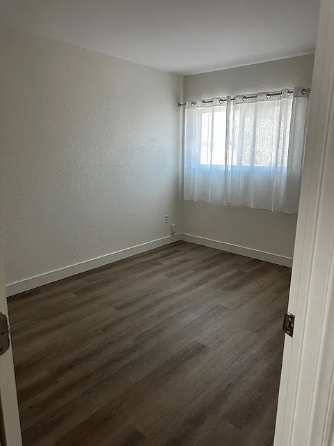 2 bed, 750 sqft, $2,300 — Photo 4