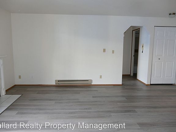 3rd image of 12314 32nd Ave NE #204