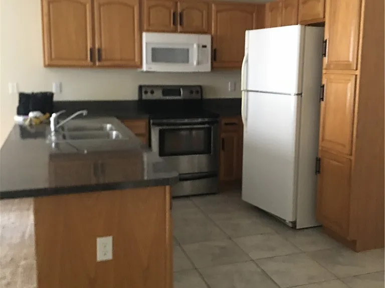 1009 W Pleasant St — Photo 4