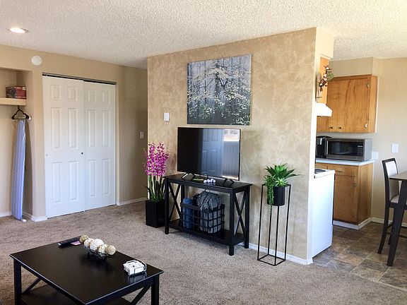 2nd image of 1847 E Marshall Ave APT 4