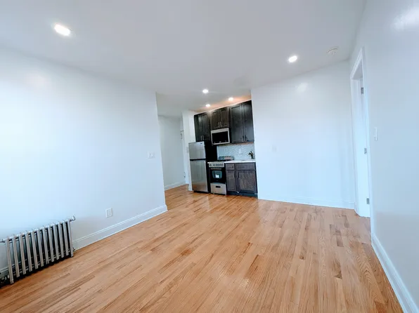 640 Carroll Street image 3 of 7