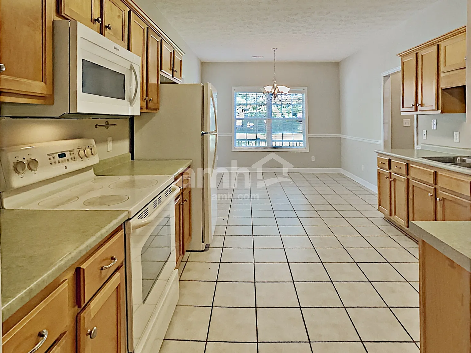 3 bed, 2.5 bath, 2460 sqft, $2,605 — Photo 4