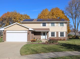 1234 Vargo Ln, Arlington Heights, IL 60004