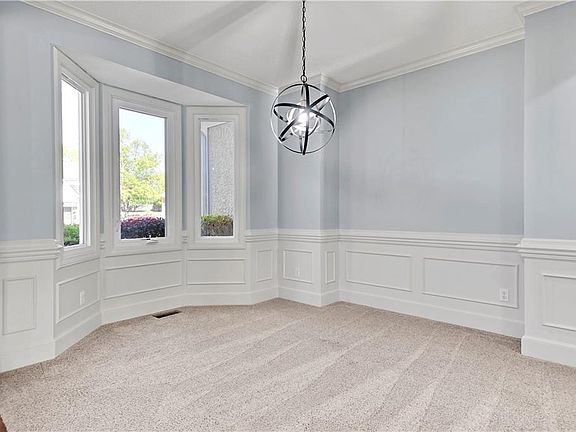 5th image of 13705 Bond St