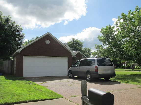 3rd image of 2795 Van Der Veer Dr