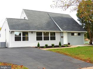 36 Quarter Turn West Rd, Levittown, PA 19057