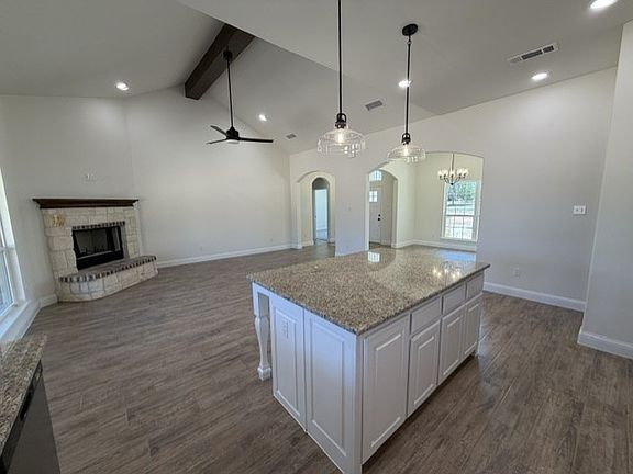 4th image of 882 Eagles Way