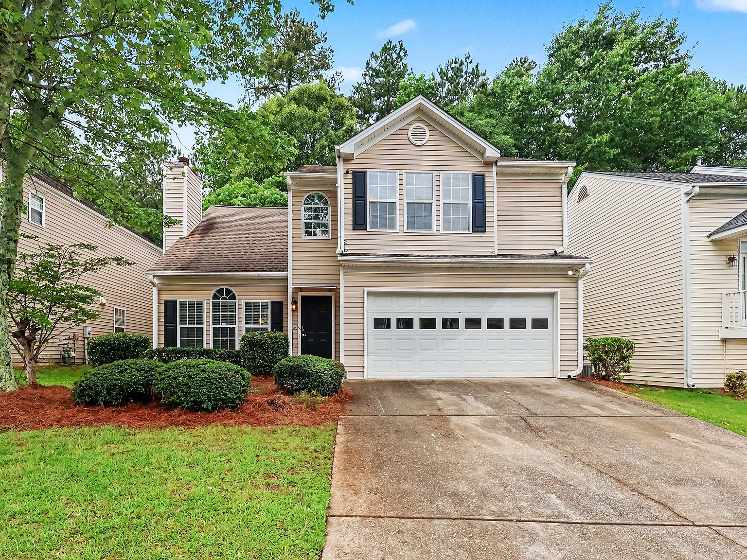 4 bed, 2.5 bath, 1775 sqft, $2,350 — Photo 2