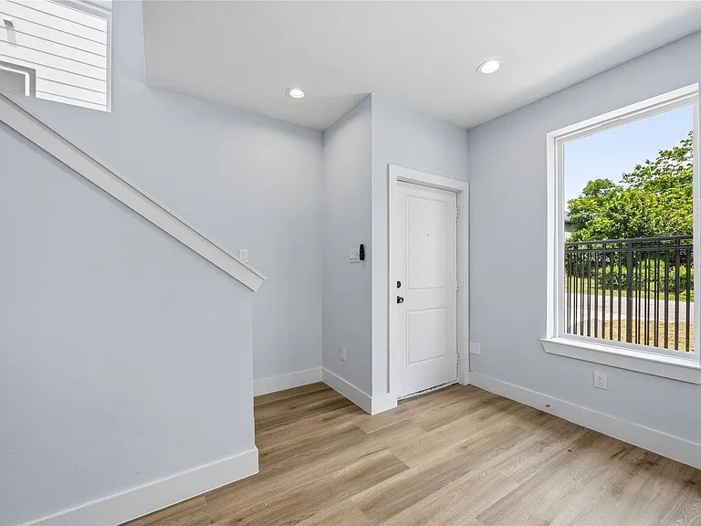 4138 Larkspur St #B — Photo 5