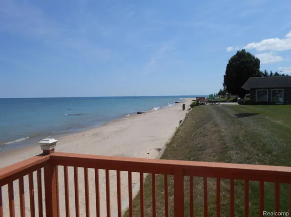 407 Silver Sand Dr, Pt Sanilac, MI 48469