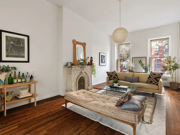 108 E 10th St, New York, NY 10003