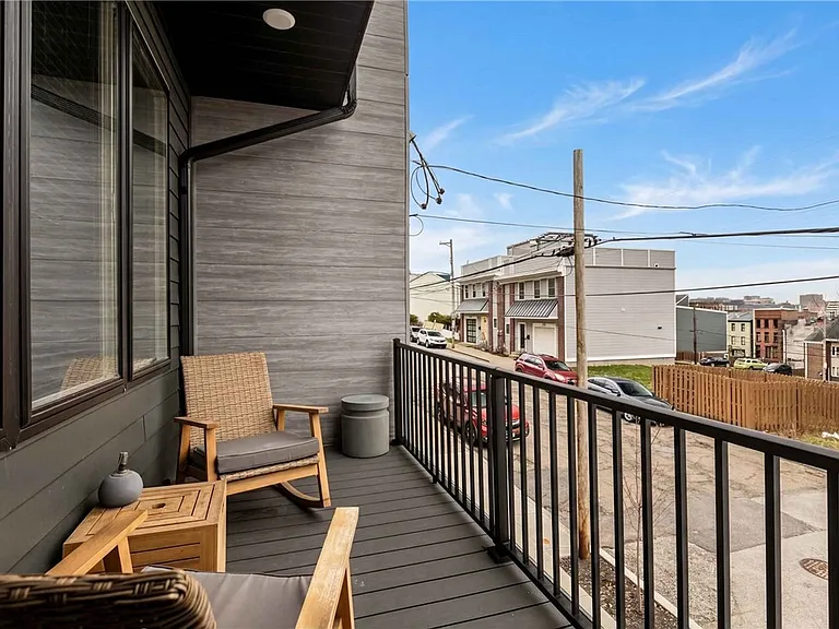 240 E Jefferson St — Photo 5