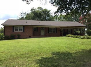 610 Longview Dr, Thomasville, NC 27360