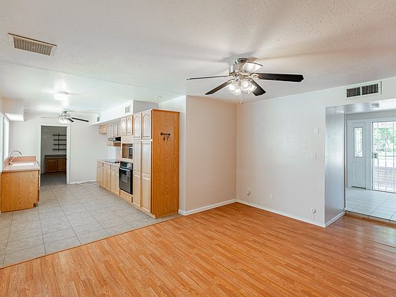 3rd image of 3847 W Cochise Dr