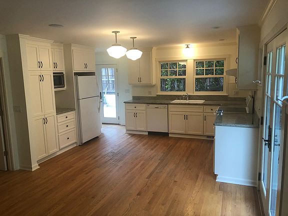 4th image of 820 Vista Dr