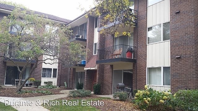 1st image of 5S100 Pebblewood Ln APT D4