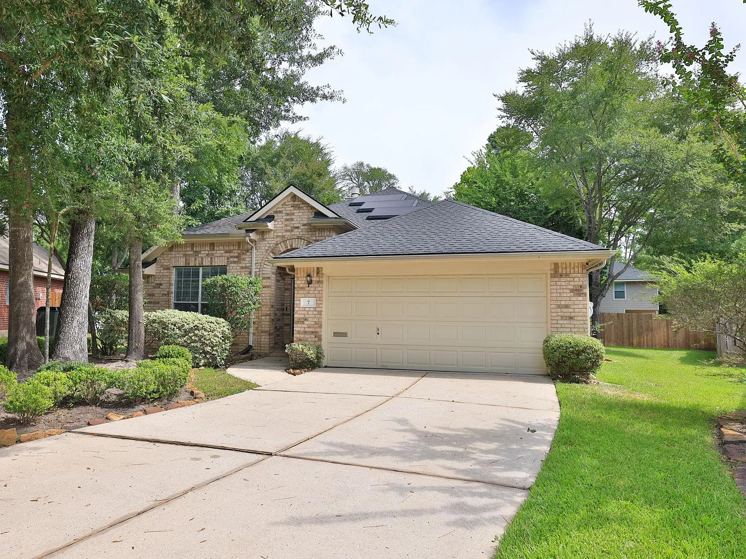 3 bed, 2.0 bath, 1818 sqft, $2,400 — Photo 4
