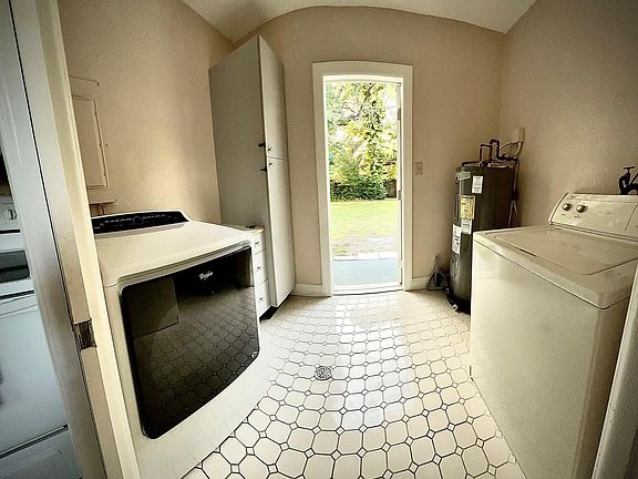 3rd image of 812 Bayou Ave #C