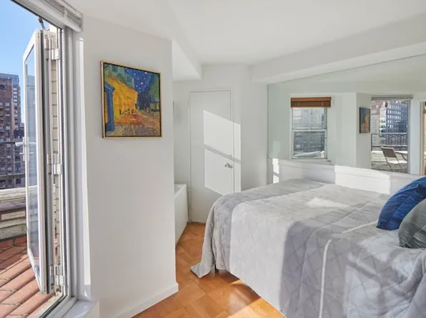 155 East 34th Street image 3 of 9