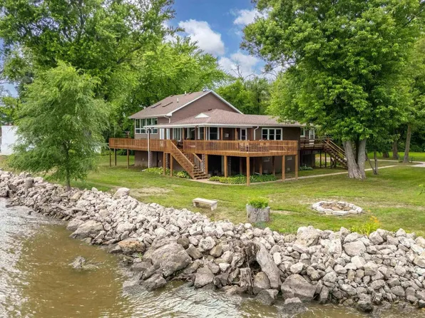 24653 178th St, Pleasant Valley, IA 52767