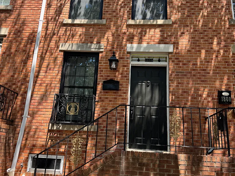 1806 E Fairmount Ave — Photo 1