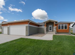 1013 S Nicholas Ave, Brandon, SD 57005