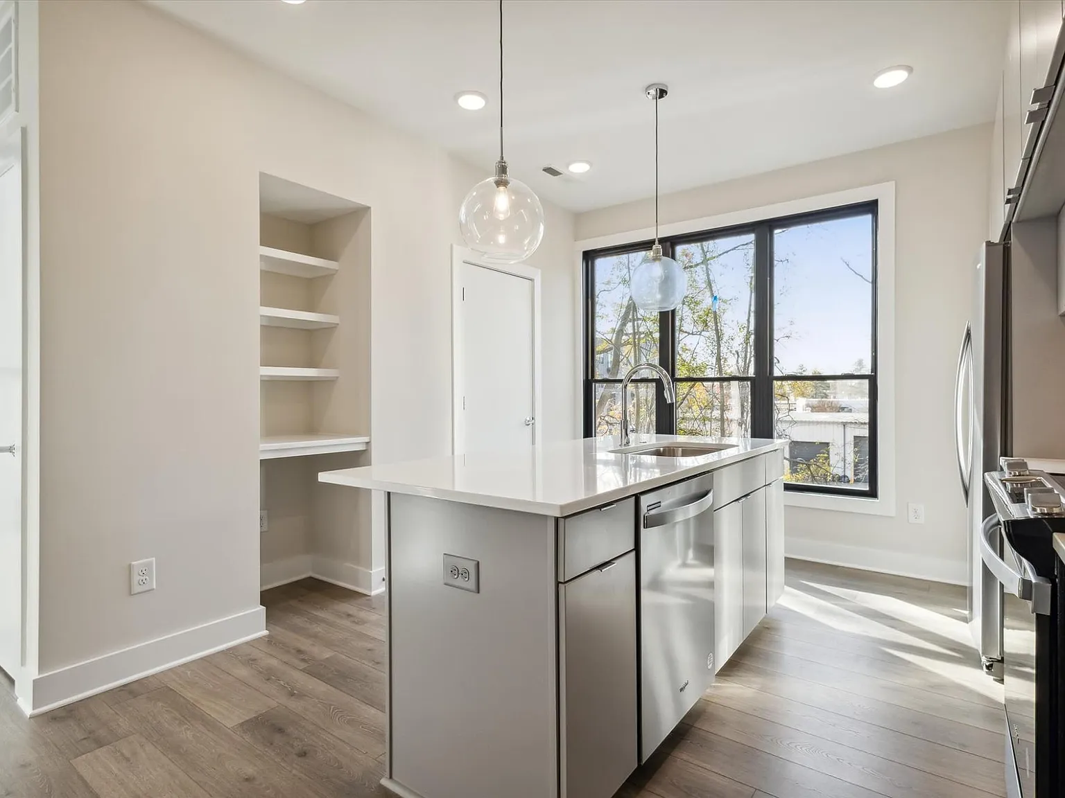 3 bed, 3.5 bath, 1842 sqft, $3,500 — Photo 1