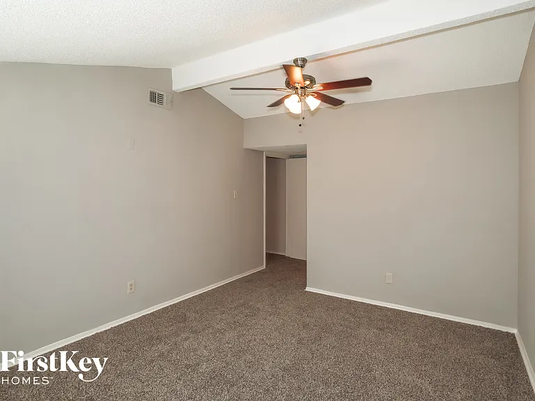 624 S Waxahachie St — Photo 10