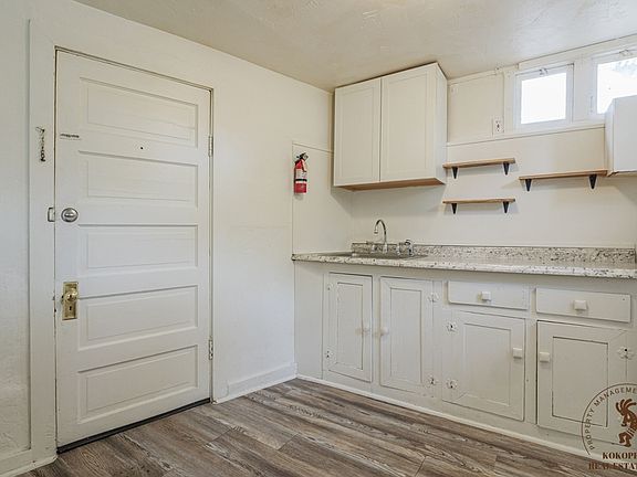 3rd image of 1060 Grand Ave APT 3