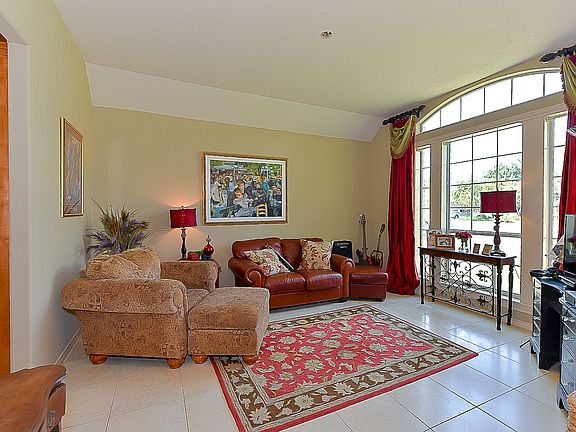 3rd image of 906 Royal Adelade Dr