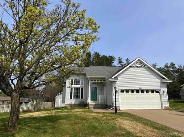 405 Peterson Ave, Ishpeming, MI 49849