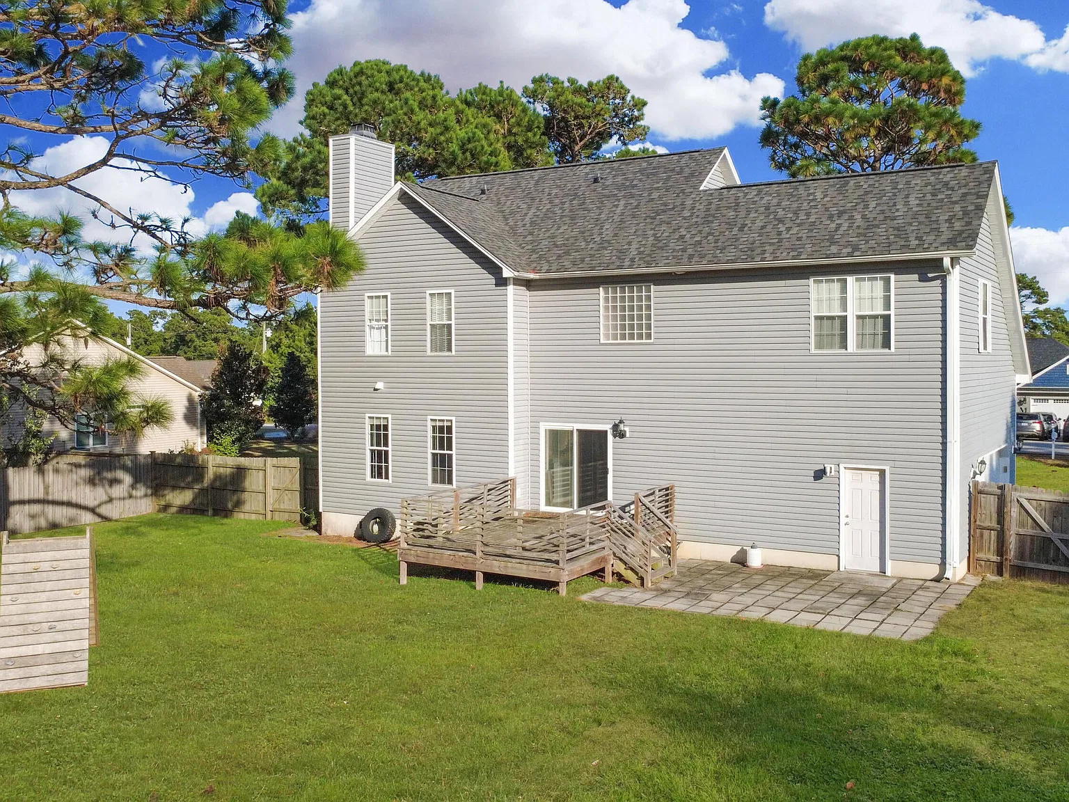 3 bed, 2.5 bath, 2104 sqft, $2,300 — Photo 3