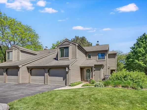 669 Golf Ln #669, Lake Barrington, IL 60010