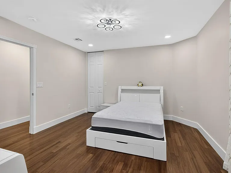 1724 Annandale Cir — Photo 63