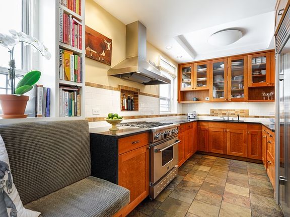 3rd image of 685-691 W End Ave