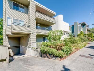 2845 14th Ave W APT 302, Seattle, WA, 98119